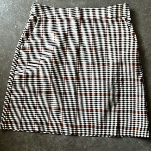 LOFT Dresses & Skirts - LOFT Business Casual Plaid Print Skirt - Size 4